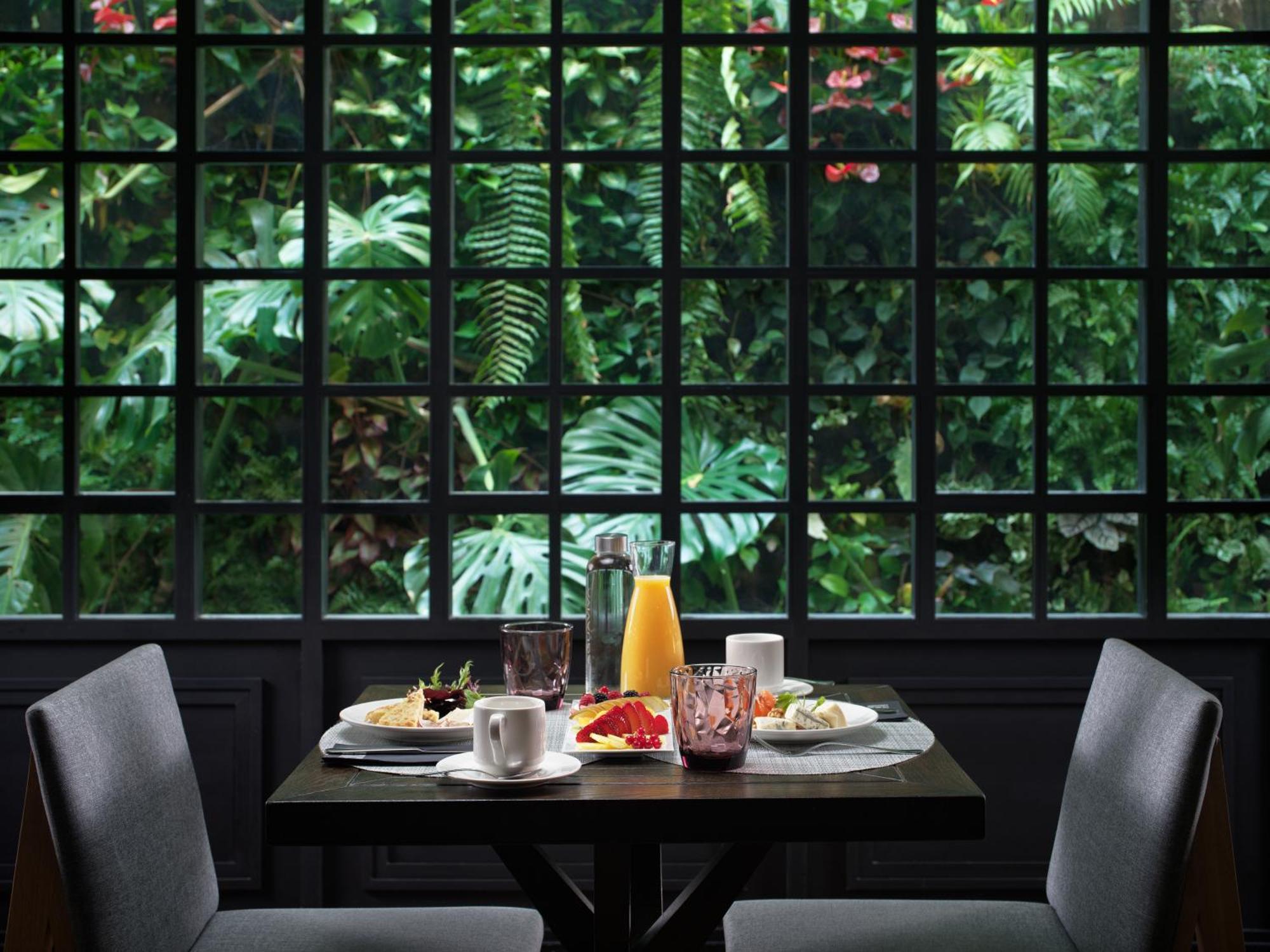 H10 Universitat Hotel