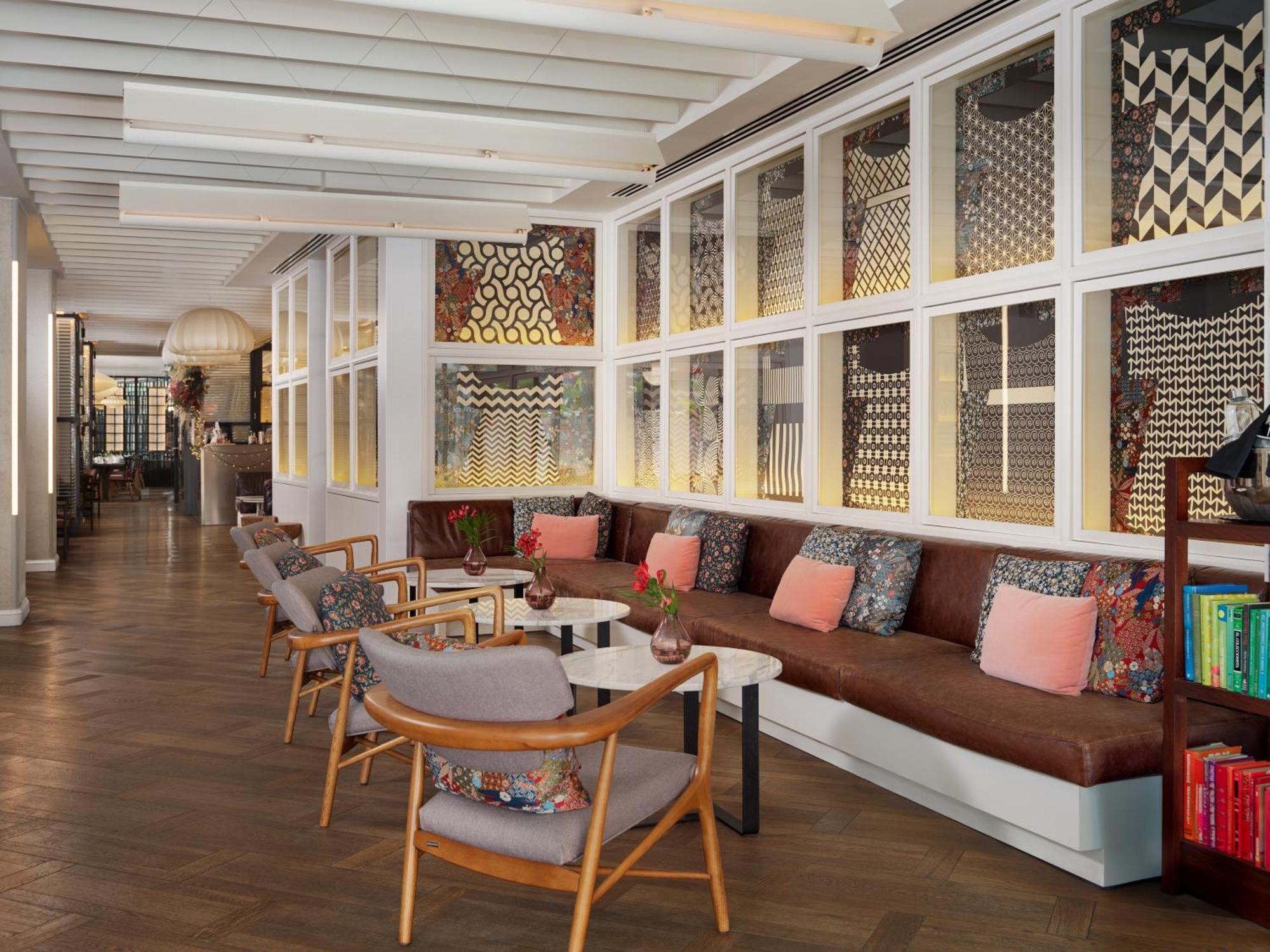 Hotel H10 Universitat 4*